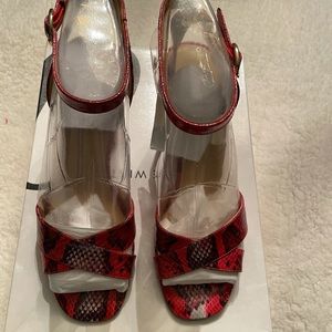 Pinkish/multi-colored summer sandal in size 7